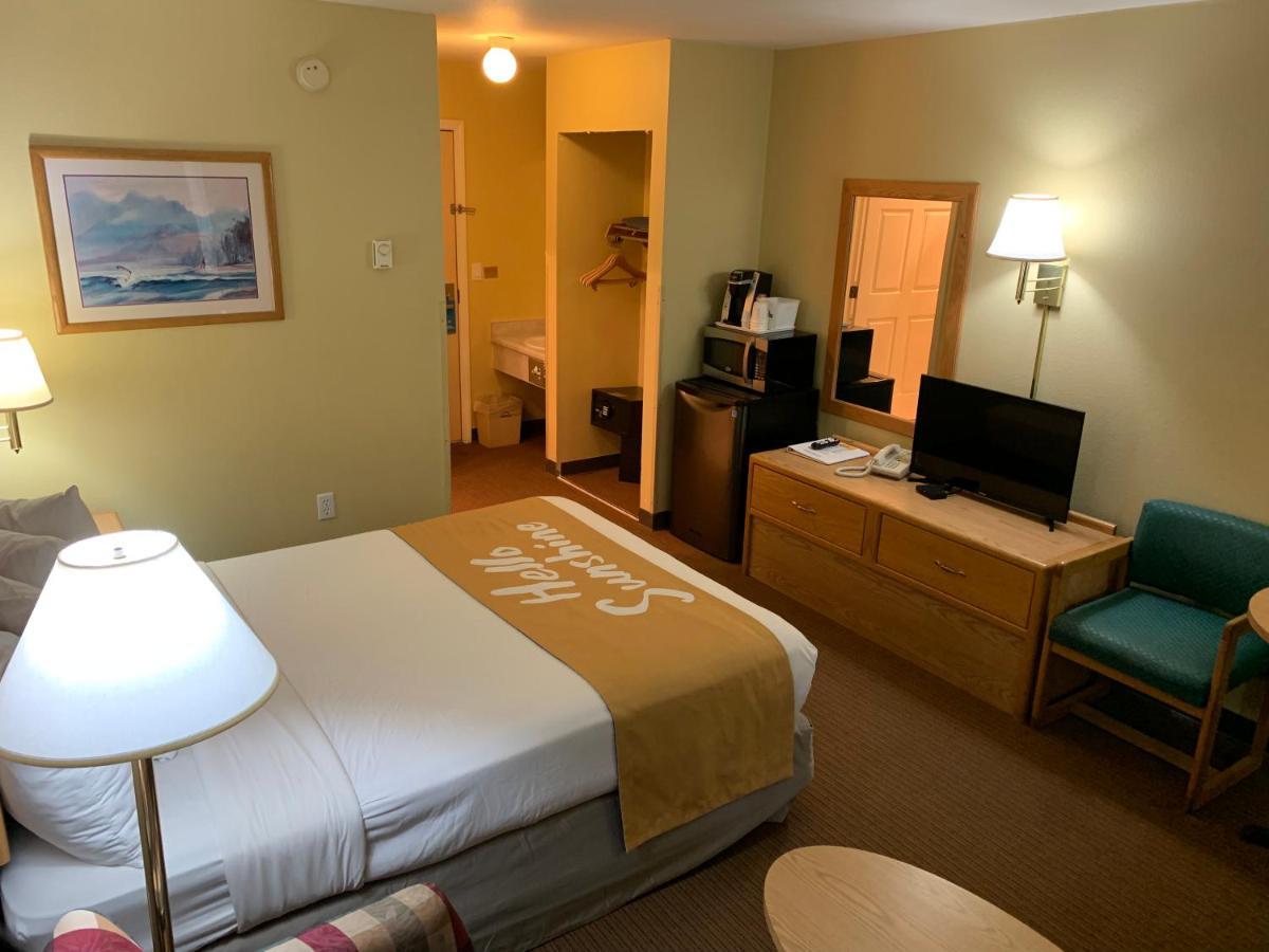 Days Inn By Wyndham Ocean Shores Exterior photo