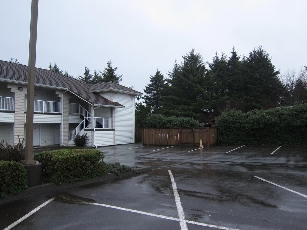 Days Inn By Wyndham Ocean Shores Exterior photo