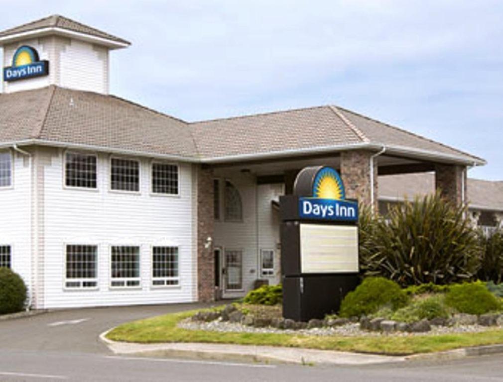 Days Inn By Wyndham Ocean Shores Exterior photo