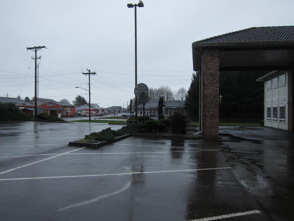 Days Inn By Wyndham Ocean Shores Exterior photo