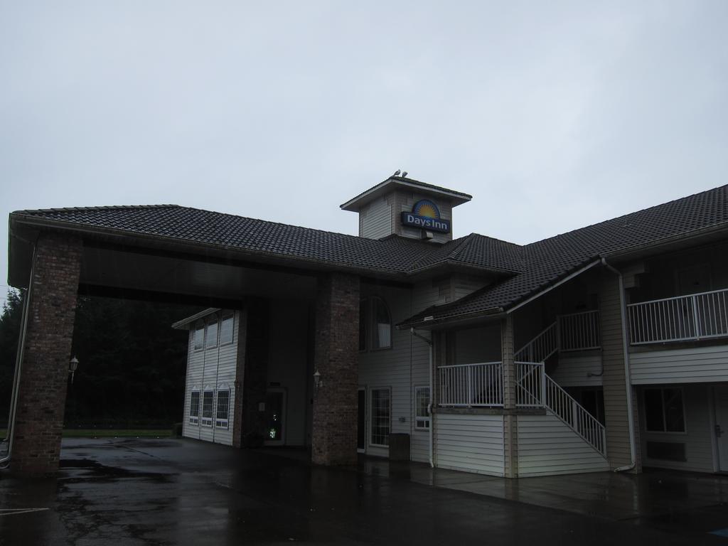 Days Inn By Wyndham Ocean Shores Exterior photo