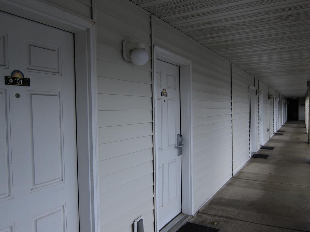 Days Inn By Wyndham Ocean Shores Exterior photo