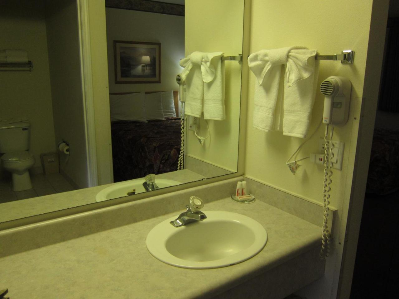 Days Inn By Wyndham Ocean Shores Room photo
